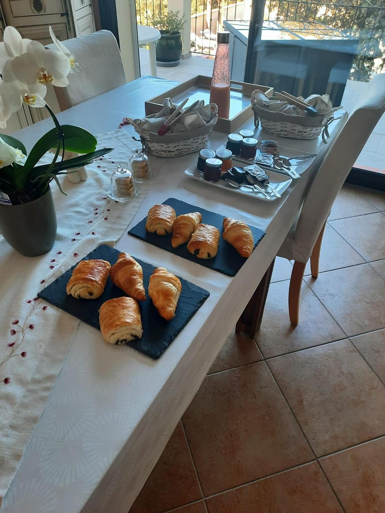 Villa Asunda B&B Spa & Sauna, Chambres D'Hotes Saint-Maximin Esterno foto